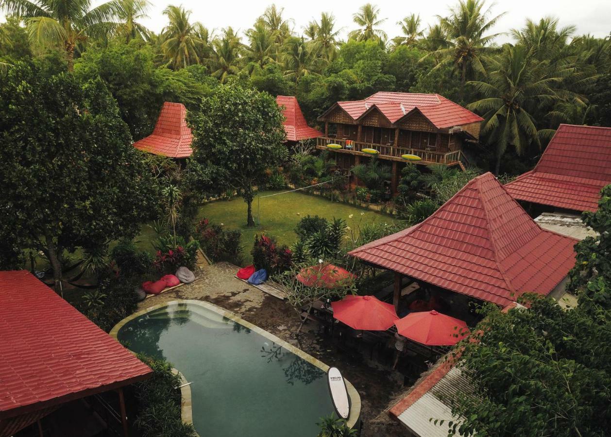 Отель Mojosurf Camp Red Island Pasanggaran Экстерьер фото