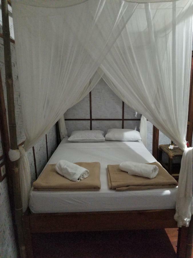 Отель Mojosurf Camp Red Island Pasanggaran Экстерьер фото