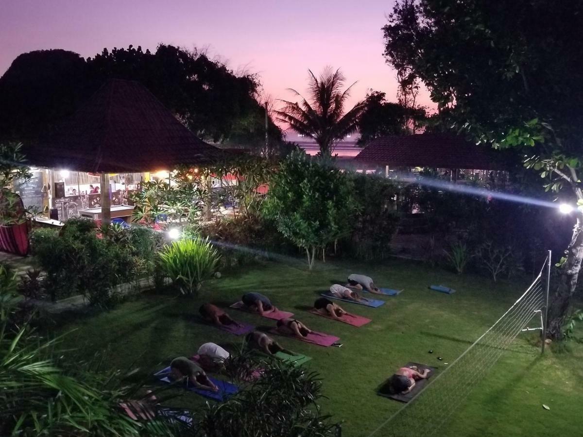 Отель Mojosurf Camp Red Island Pasanggaran Экстерьер фото
